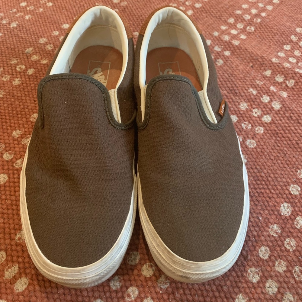 SPECIAL EDITION SLIP ON VANS SIZE 9.5